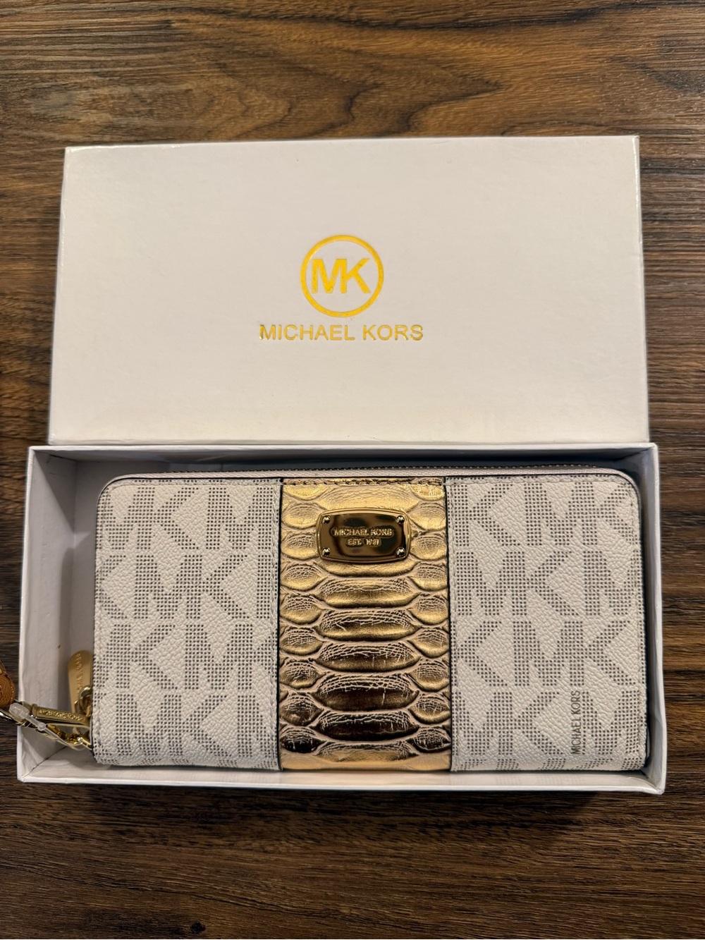 Michael Kors Jet Set Travel Center Stripe Continental Wallet - Picture 2 of 4